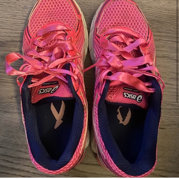 Pink ASICS - Picture 3 of 7